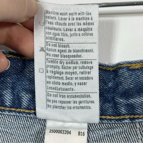 Carhartt Relaxed Fit Jeans, Size 35x30. Minor Stains, In good used condition! - Picture 7 of 7